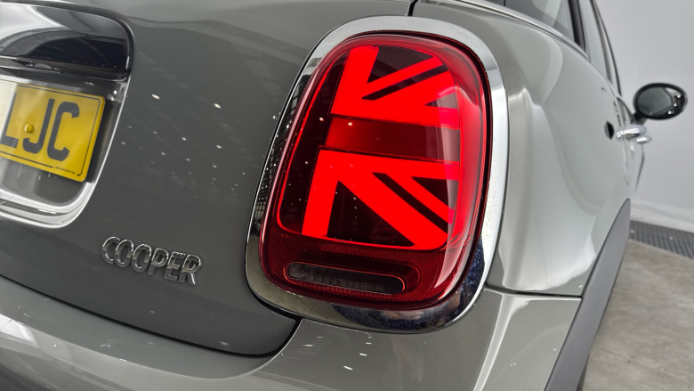 MINI Hatchback 1.5 Cooper Classic 5dr Petrol Hatchback